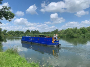 Narrowboat stay or Moving Holiday in beautiful central Abingdon